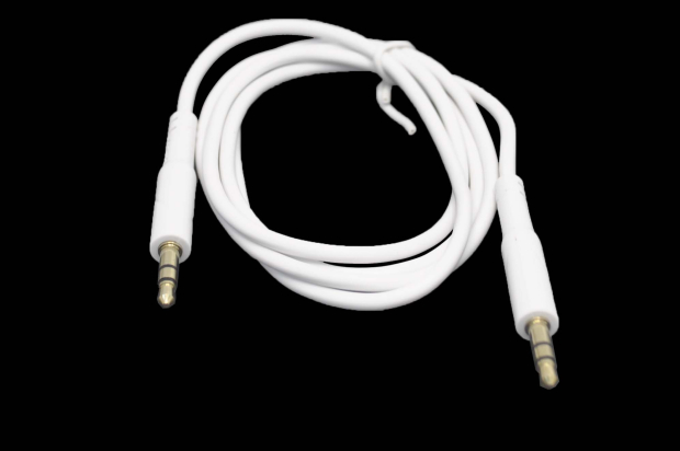 Шнур 3.5mm "шт" стерео - 3.5mm "шт" стерео 1.0м белый (резина) AX-09 (B4887)
