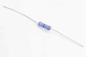 Резистор   0.5W    330 Om
