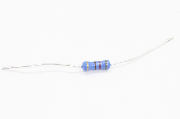 Резистор   0.5W    820 OM