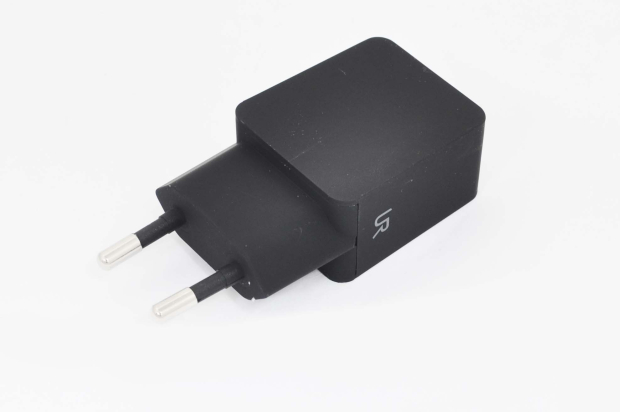 20143 Сетевое зарядное устройство Trust UR SMRTPH Wall Charger (black)