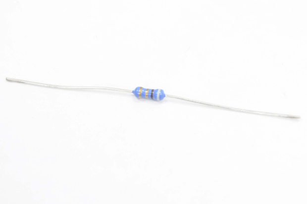 Резистор   0.25W         9.1 OM