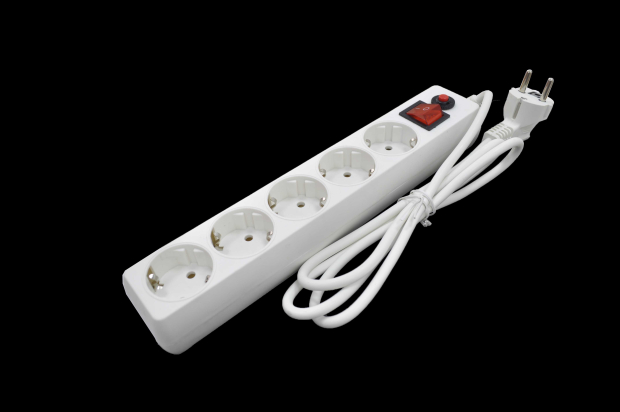 59569 Сетевой фильтр Гарнизон EHLW-5 220V 5 евророзеток 1.4м белый
