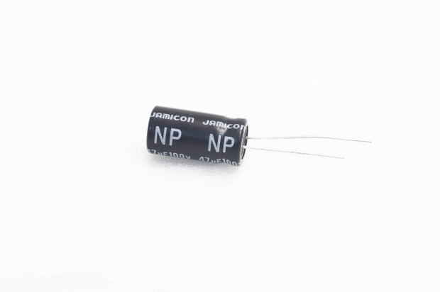 47mkF 100V  85C Jamicon NK (неполярный) конденсатор