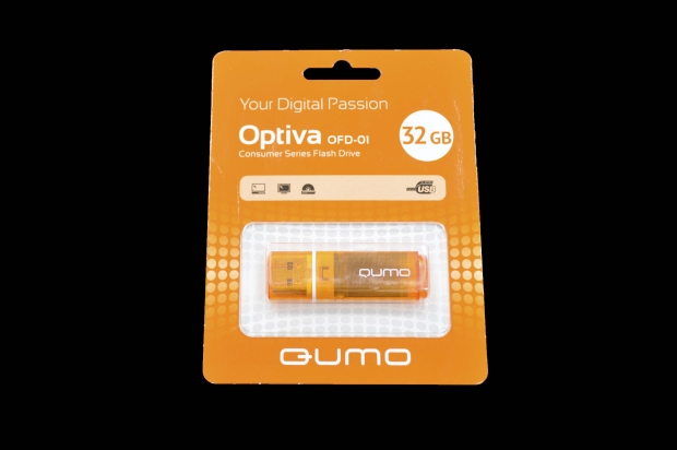18079 Флэш Qumo 32GB USB 2.0 Optiva 01 (оранжевый)