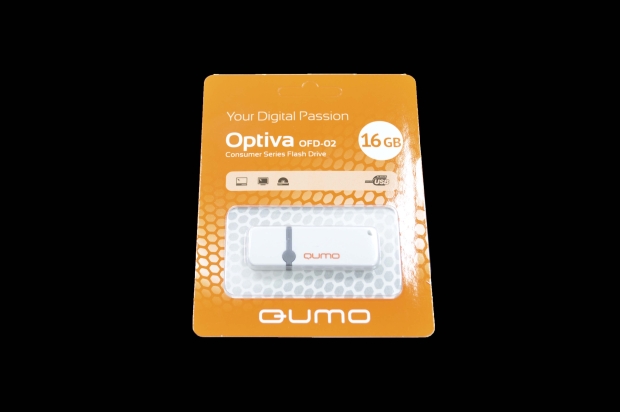 17825 Флэш Qumo 16Gb USB 2.0 Optiva 02 (белый)