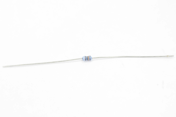 Резистор   0.125W  910 KOM