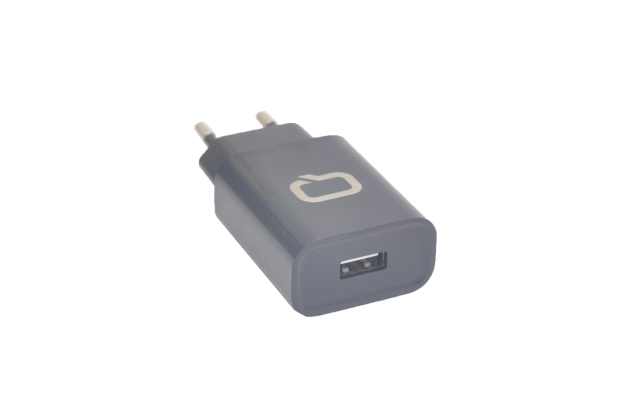 33003 Сетевое зарядное устройство Qumo 1USB, 3.1A, черный (Charger 0048)