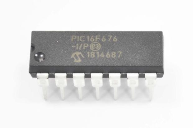 PIC16F676-I/P DIP Микросхема