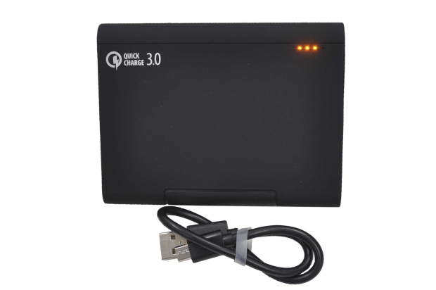23223 Внешний аккумулятор 10400 мА/ч с функцией быстрой зарядки Qumo PowerAid QC 3.0/2.0