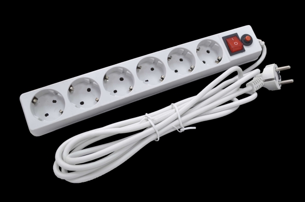 23581 Сетевой фильтр CBR CSF 2600-3.0 220V 6 евророзеток 3,0м (белый)