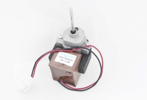 Двигатель (мотор) вентилятора ( D4612AAA21) 12-13V, 3,3W для холодильников  Daewoo, Bosch (шток D3mm, L38mm)