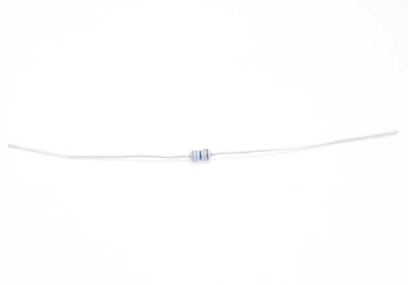 Резистор   0.125W      33 Om
