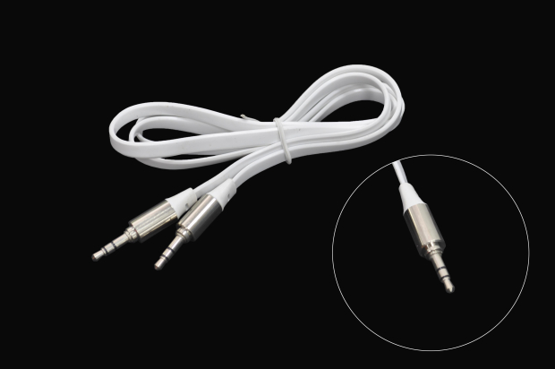 Шнур 3.5mm "шт" стерео - 3.5mm "шт" стерео 1.0м плоский белый Griffin