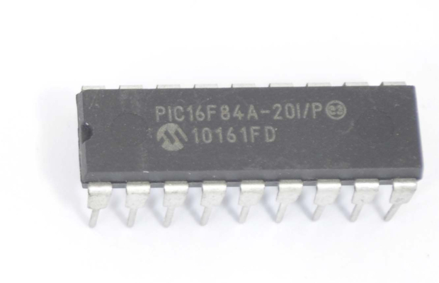 PIC16F84A-20I/P DIP Микросхема