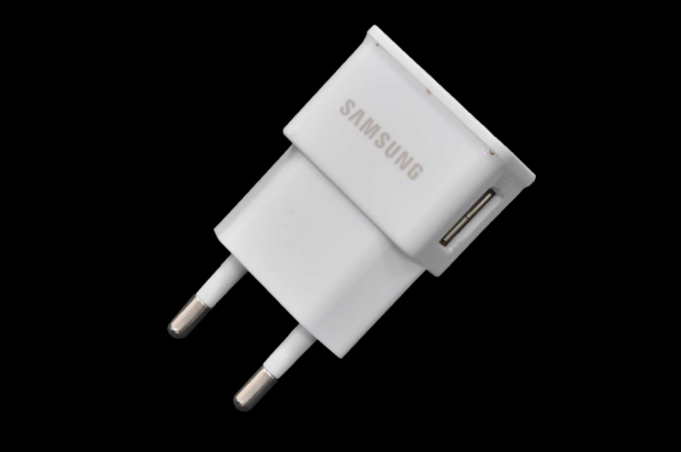 Зарядное устройство 220V-5V 1.0A USB ETAQU80E